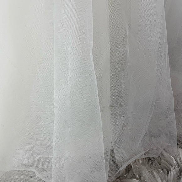 Allure Bridals 9300 wedding dress in ivory/silver - Picture 9 of 16